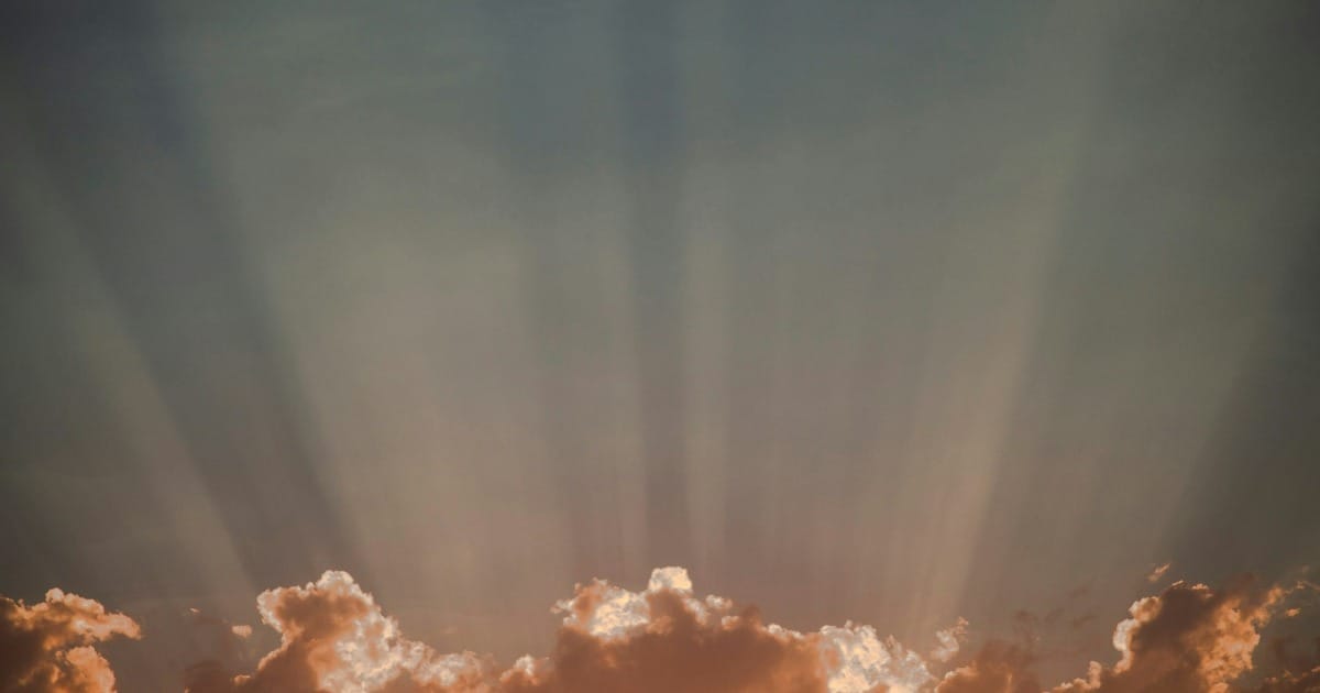 Un cielo con la luce: Una riflessione personale come se fosse un messaggio